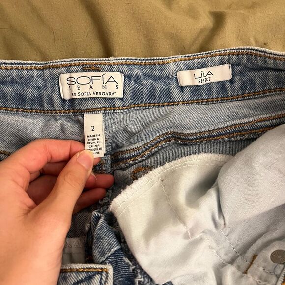 Sofia Jeans by Sofia Vergara Women's Ripped Jean Shorts Size 2 - Picture 3 of 4